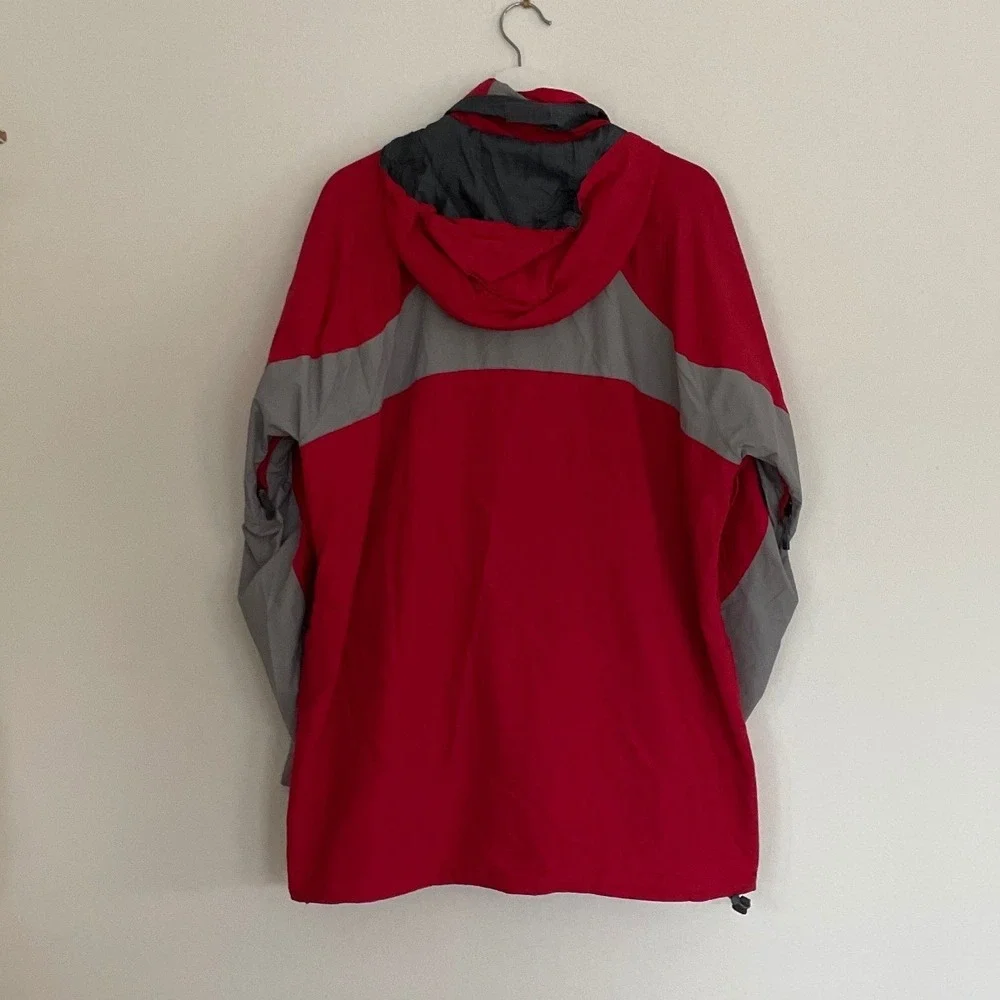 Helly Hansen Red Gray Waterproof Hooded Jacket Size Medium M Striped